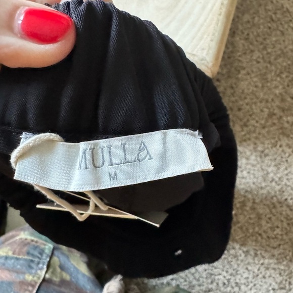 Mulla
Women's Black Color Block Wide Pants
NWT - Picture 3 of 4